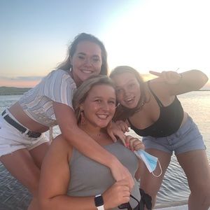 Meet your Posher, Chloe